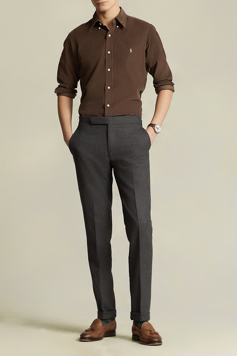 תמונת כל הלוק של חולצה מכופתרת